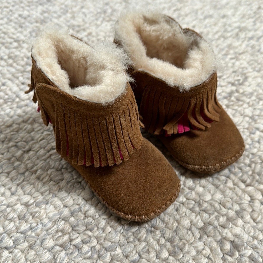 Uggs - Size 4/5 Booties